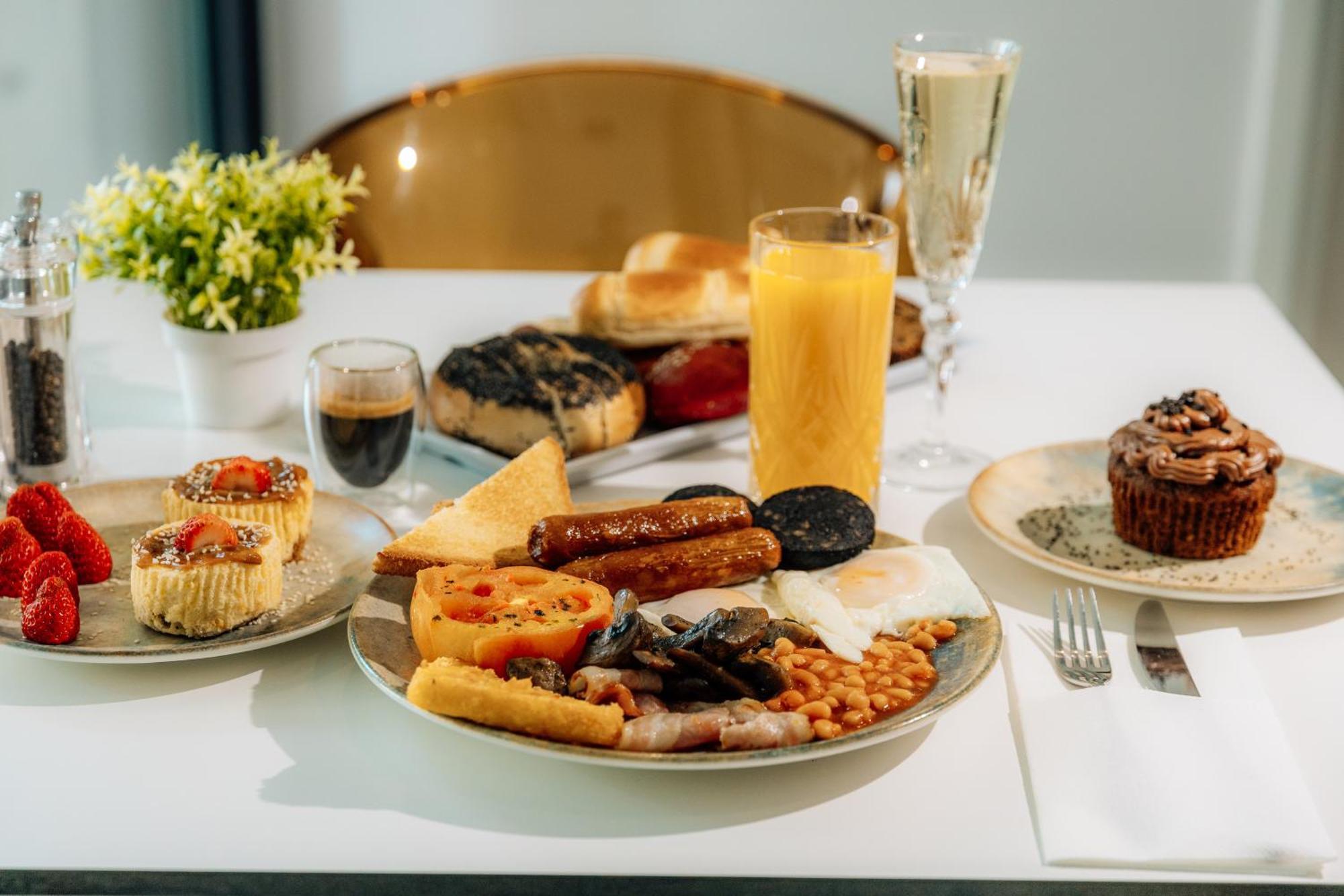 Regency Boutique Hotel Holiday Suites Пафос Екстериор снимка