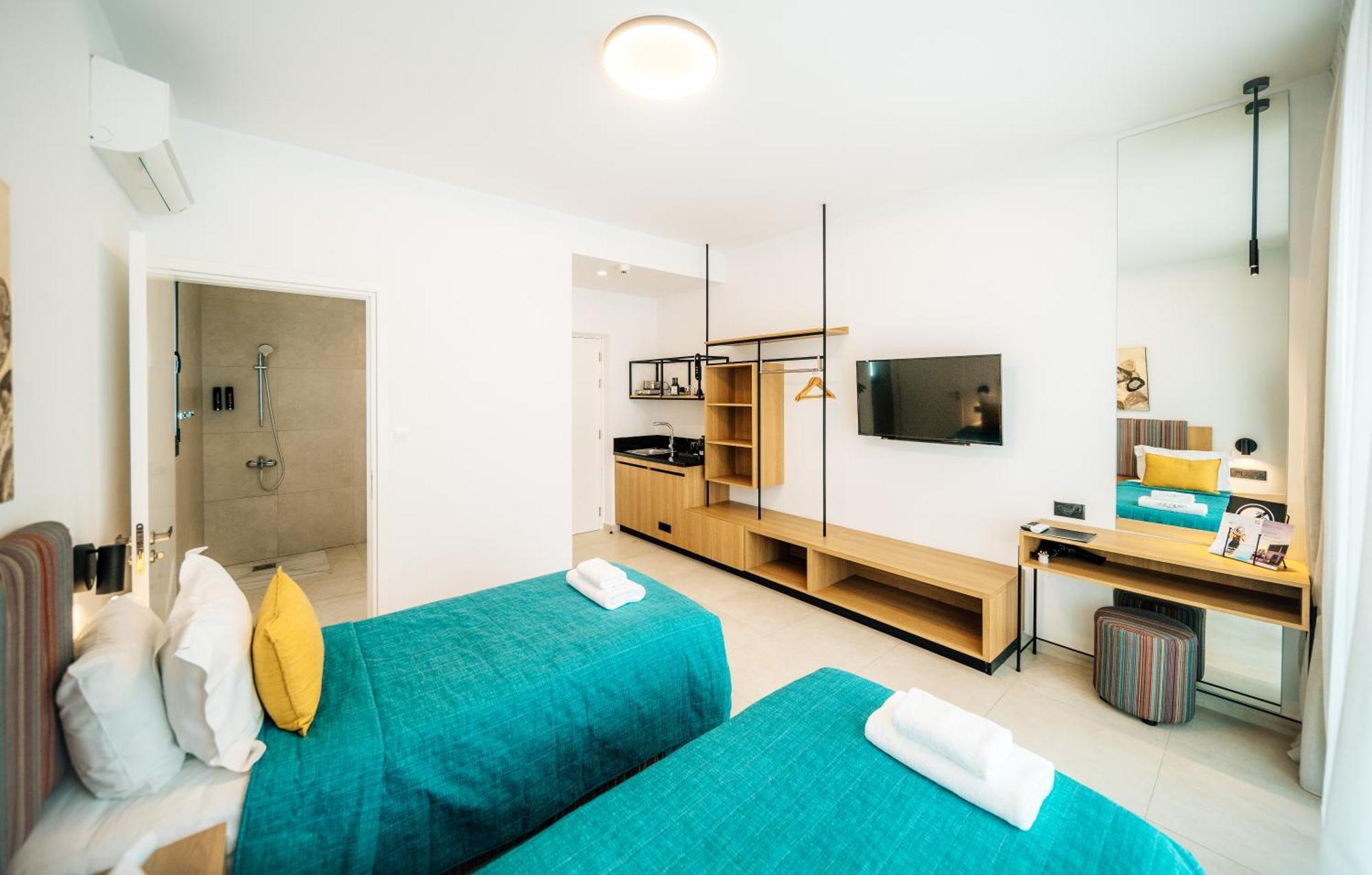 Regency Boutique Hotel Holiday Suites Пафос Стая снимка